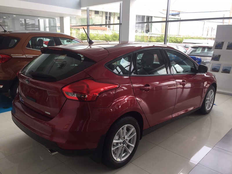 xe ford focus trend 5 cửa